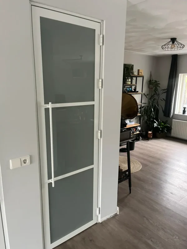 Vucht deur staal wit3