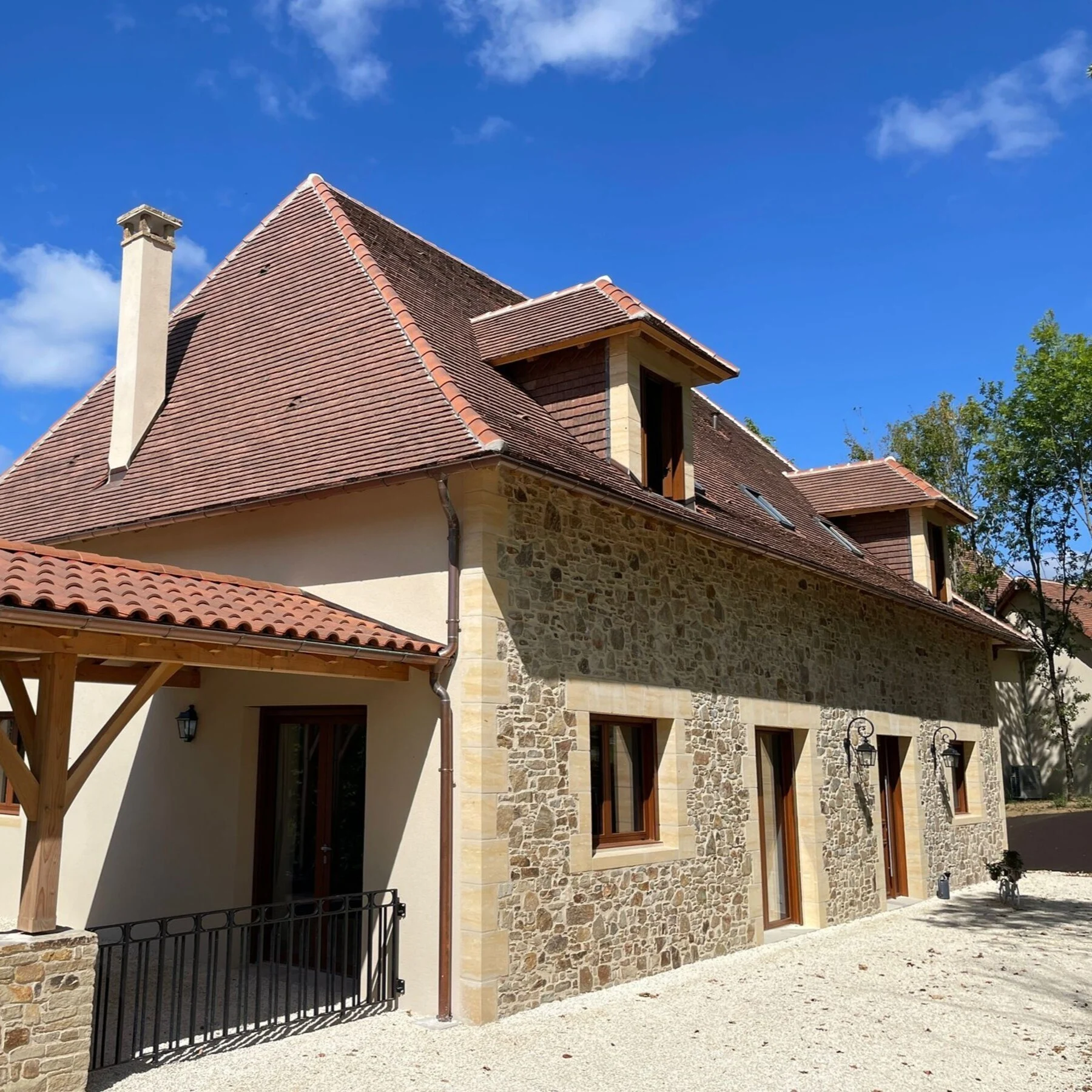 Essendieras wallon dordogne dubbel poort sierhekwerk modern Lasbedrijf Schijndel, Lasbedrijf Veghel, Lasbedrijf ’s Hertogenbosch