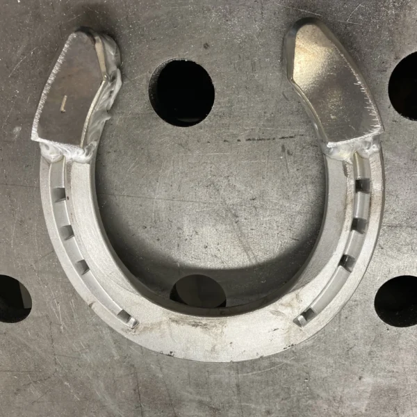 Groot hoefijzer vervaardigd uit aluminium